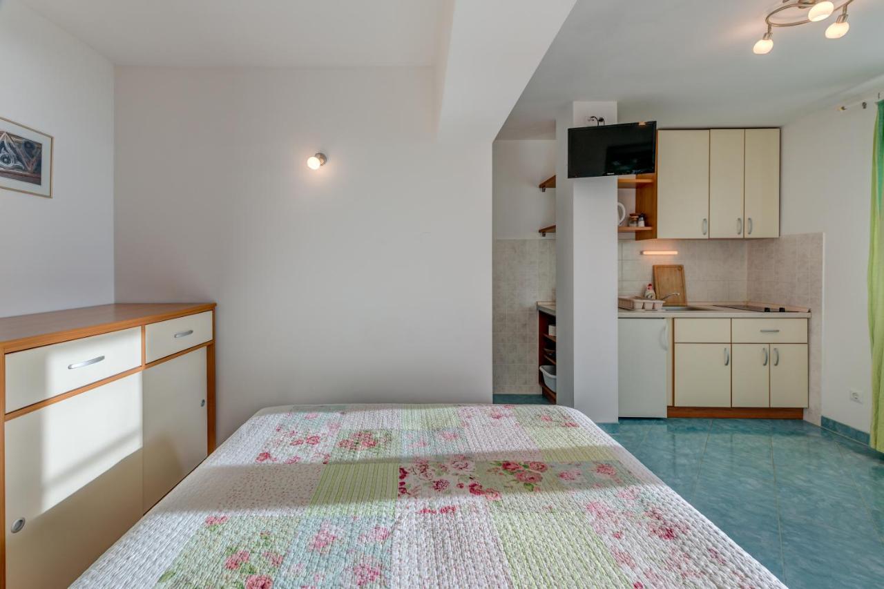 Pikolo Apartments Omis Tice Екстериор снимка